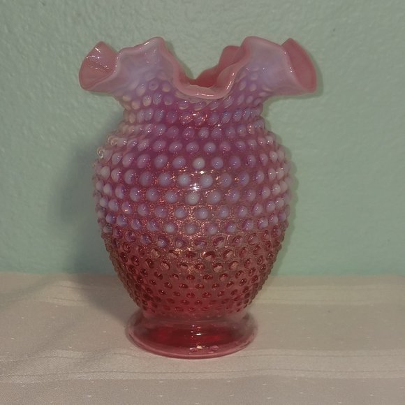 Vintage Fenton Cranberry Opalescent Hobnail Vase 6" - Picture 2 of 4